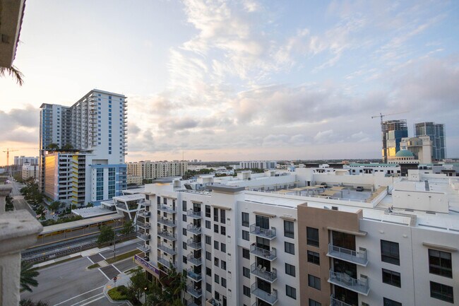 Building Photo - 410 Evernia St