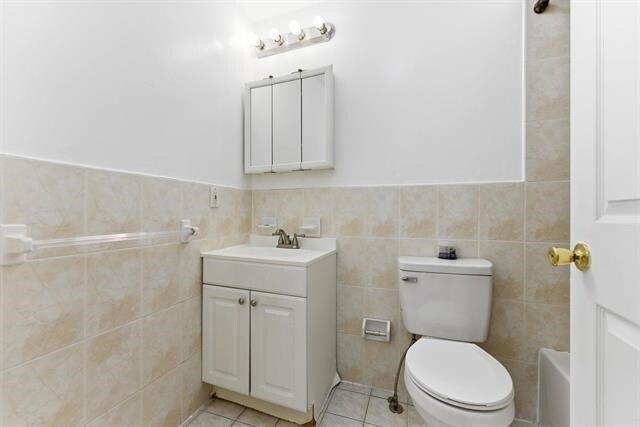 Building Photo - 30 Elm Ct