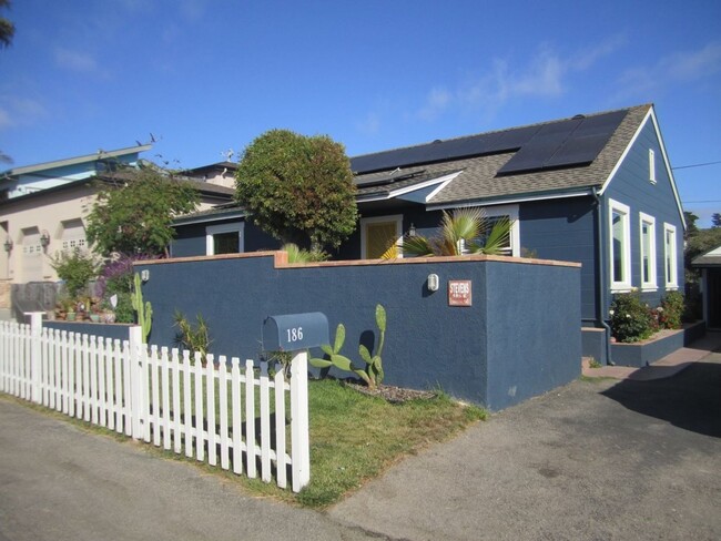 Building Photo - Furnished 2 Bed 1.5 Bathroom in Cayucos!