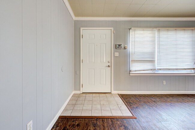 Building Photo - 2144 Pearson Dr