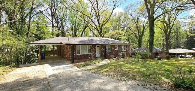 Building Photo - 2833 Rockcliff Rd SE