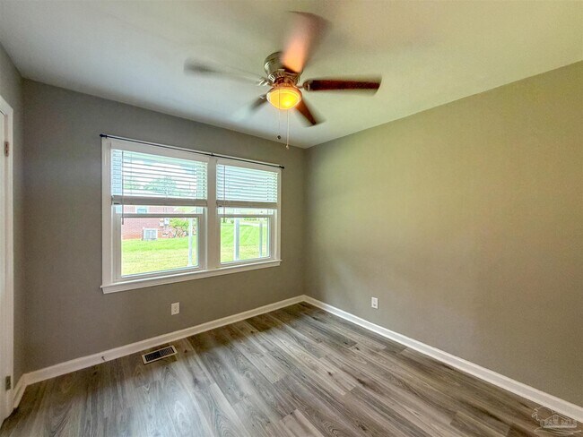 Building Photo - 1815 Hallmark Dr