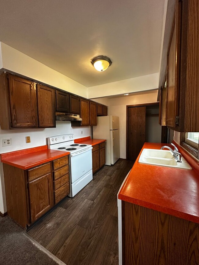 Building Photo - 5165 Cheney Dr