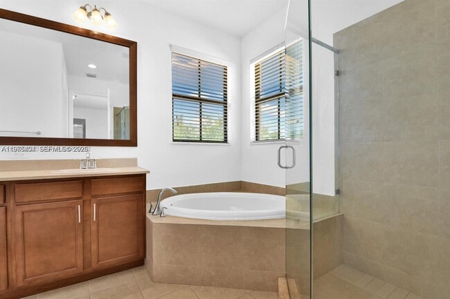 Building Photo - 8354 NW 39th Ct