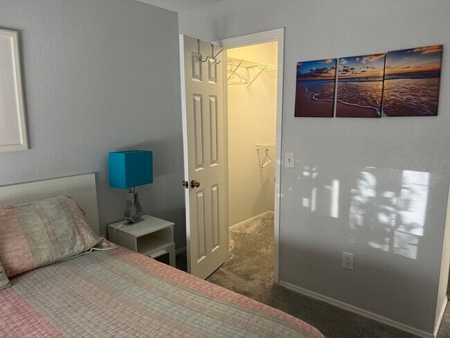 Building Photo - Annual Turnkey Ground floor Furnished Condo in downtown Sarasota