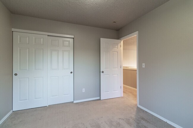 Building Photo - Beautiful 4 bedroom, 2.5 bathroom-Union Hi...