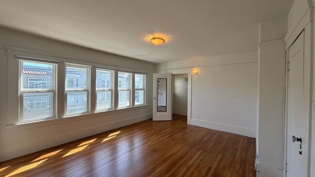 Building Photo - DREAM HOME! Spacious 3 BR + Sunroom/ 1.5 BA  in the Richmond area- AMSI