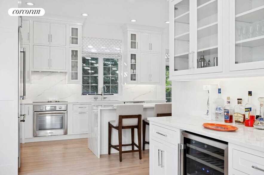 Building Photo - 5 Van Scoys Path E