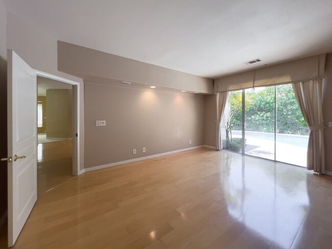Building Photo - Gorgeous three bedroom North Napa home wit...