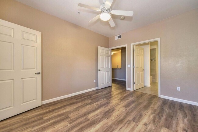 Building Photo - NICE 3 BEDROOM CONDO, 2 BATH, & 2 CAR GARA...