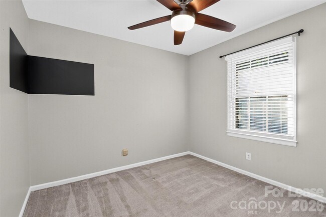 Building Photo - 2438 Knickerbocker Dr