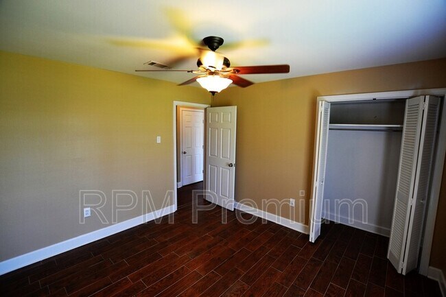 Building Photo - 12299 Sherbrook Dr