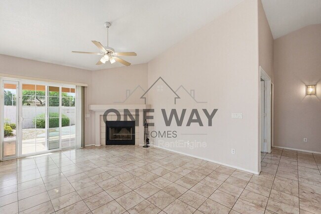 Building Photo - 819 E Cindy St