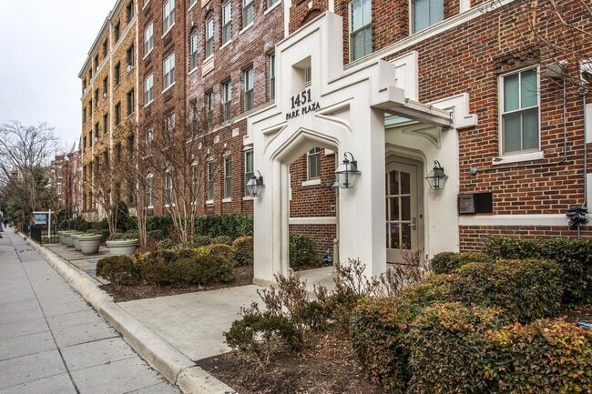 Building Photo - Bright Two-Bedroom in Columbia Heights | Pet frienldy!