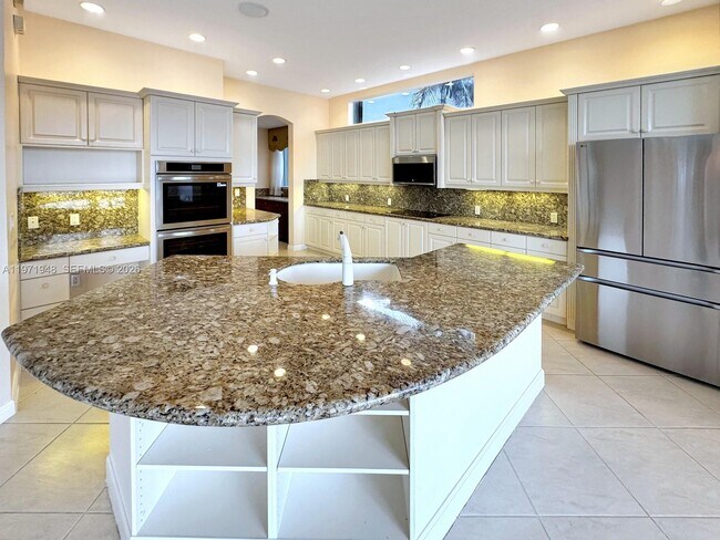 Building Photo - 5028 SW 170th Ave