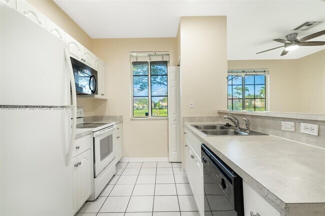 Building Photo - 6051 SW 19th Pl