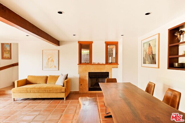Building Photo - 21071 Waveview Dr