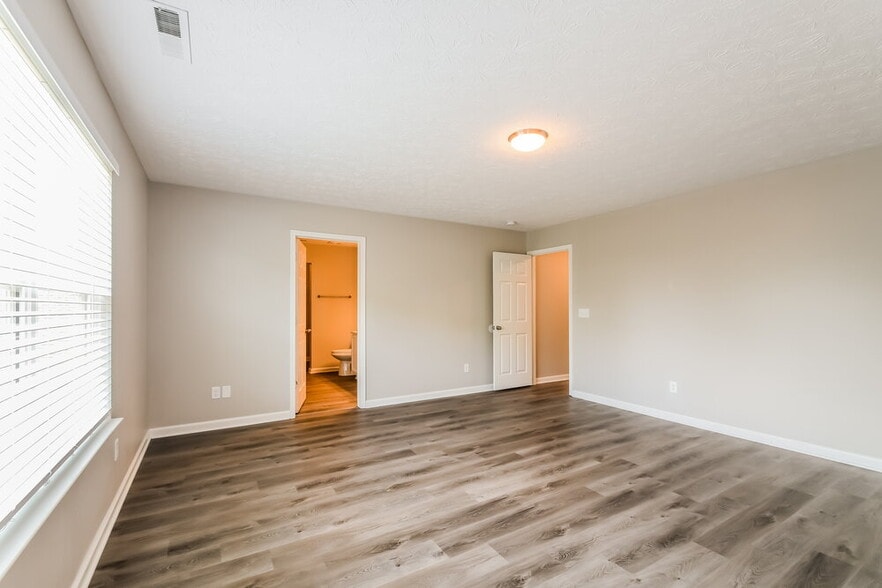 Building Photo - 577 Farnham Dr