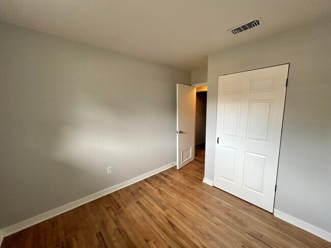 Building Photo - 553 Purl Adams Ave