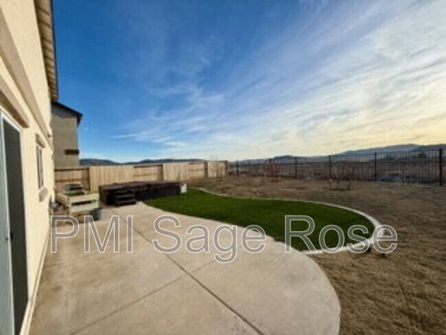 Building Photo - 8932 Coyote Blf Dr