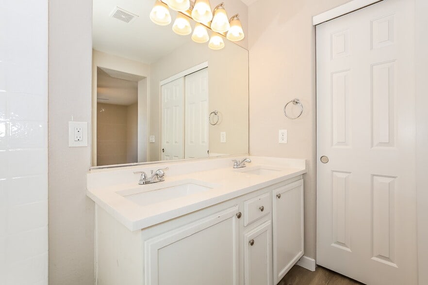 Building Photo - 5954 Sleepy Fawn Dr