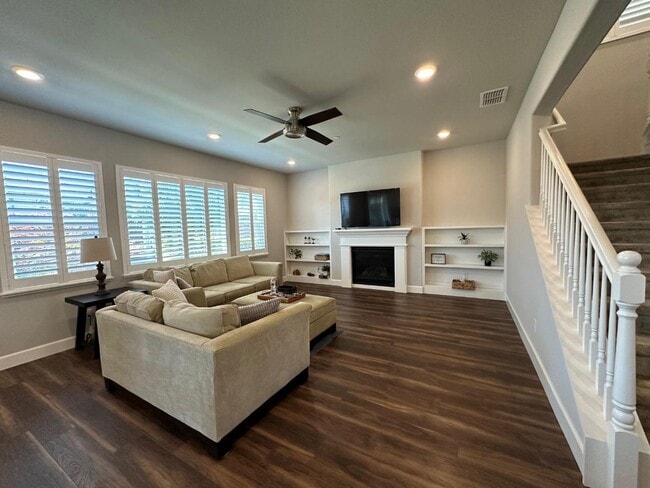 Building Photo - 2720 Chuckwagon Ln