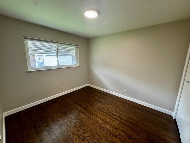 Building Photo - 1405 Antonio Ln