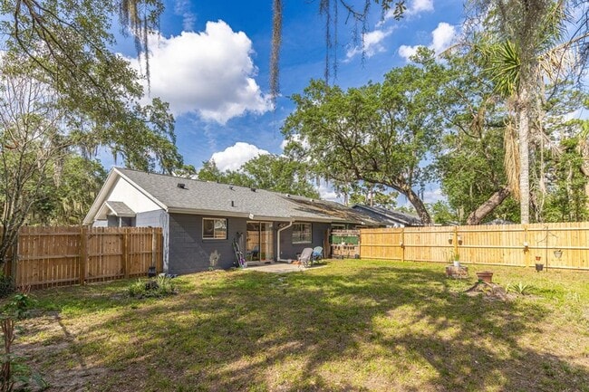 Building Photo - 12102 Walden Woods Dr