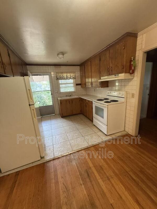 Building Photo - 9 Eisenhower Dr