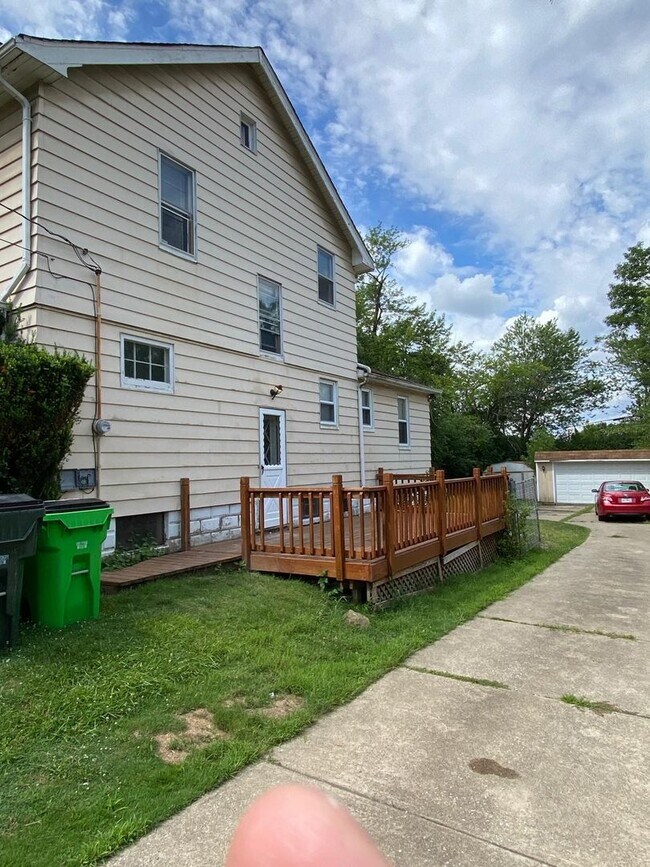 Building Photo - Charming Single-Family Home for Rent in Bedford — Quiet Street, Great Location!