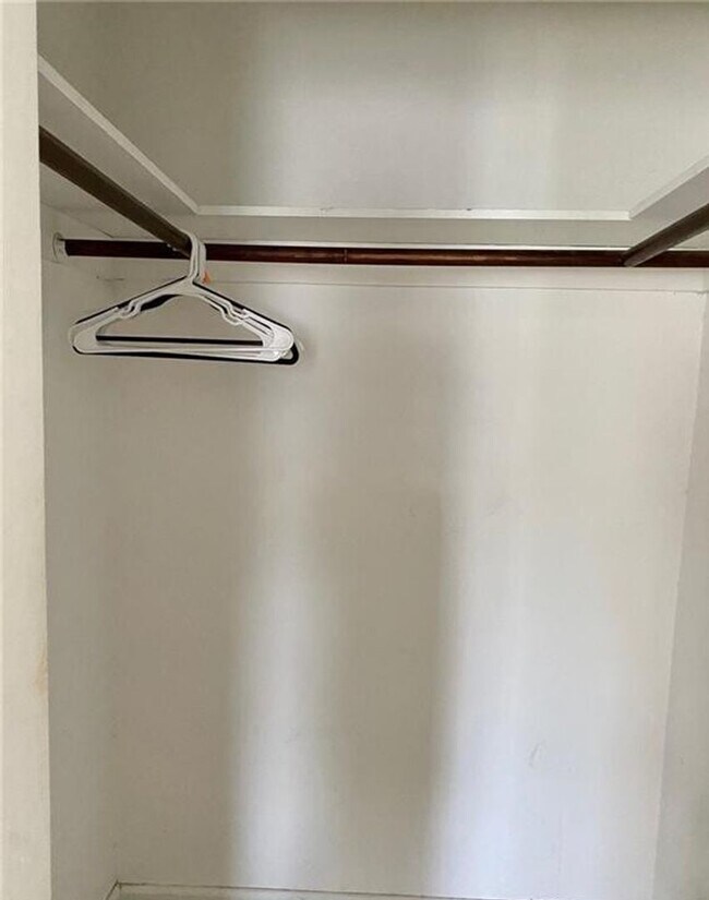 Building Photo - Spacious 2 Bedroom Apartment in Euwanee Park