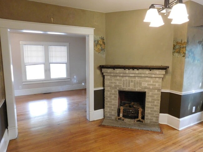 Building Photo - 605 Johnson St