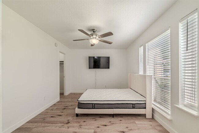 Building Photo - 2423 Woven Wood Ln