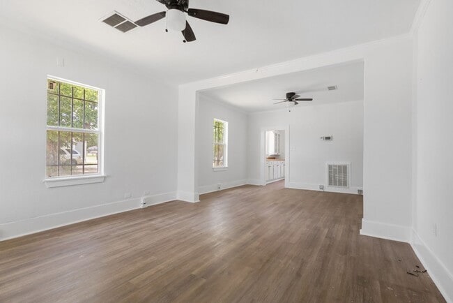Building Photo - 2 Bedroom/1 Bath Culebra Park Subdivision