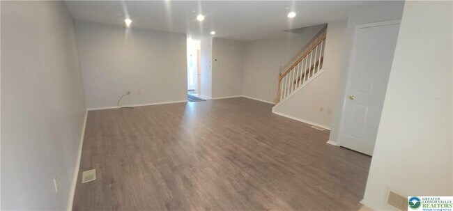 Building Photo - 1600 Greystone Cir