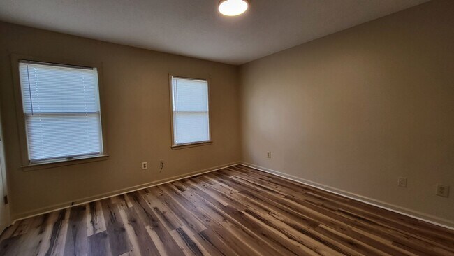 Building Photo - 3703 Cliffridge Dr