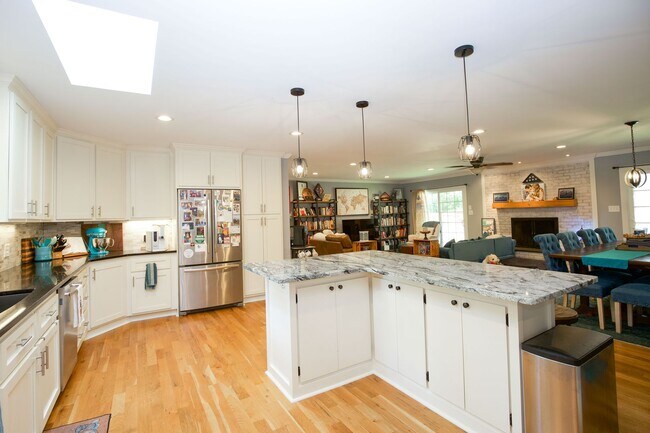 Building Photo - Charming Southern Pines Home on a Spacious...