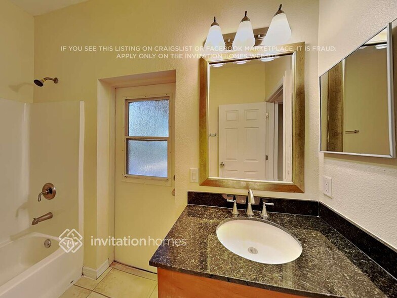 Building Photo - 3025 Dalhart Ave