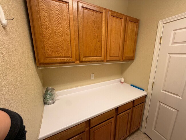 Building Photo - Spacious 4-Bedroom Elk Grove Home with Updated Kitchen, Quartz Countertops! VIEW TODAY!