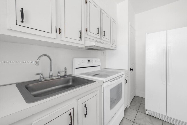 Building Photo - 550 NE 82nd Terrace