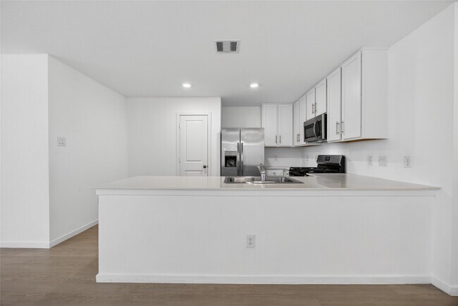 Building Photo - 6523 Water Oak Grn Ln