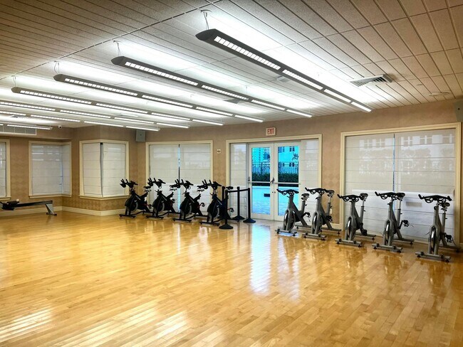 Building Photo - 19900 E Country Club Dr