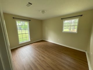 Building Photo - Small Drive