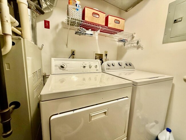 Building Photo - 267 GATES Ave