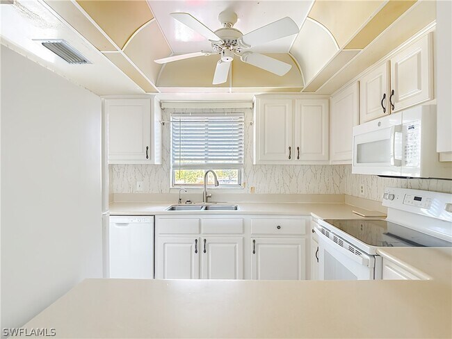 Building Photo - 5635 Rattlesnake Hammock Rd