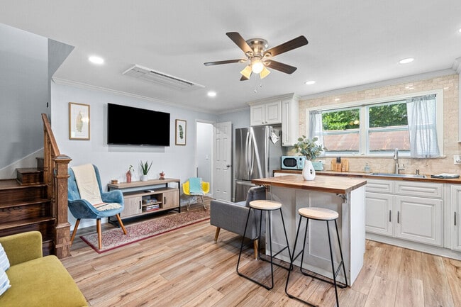 Primary Photo - 2 Mead Dr