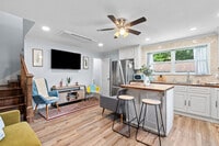 Building Photo - 2 Mead Dr