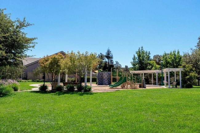 Building Photo - Lovely 1 Story Home in Riverpointe Communi...