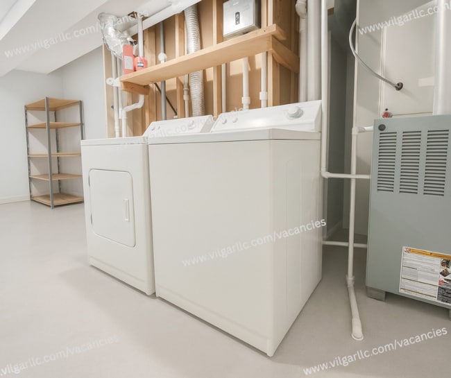 Building Photo - This is your forever home! 5 spacious bedr...