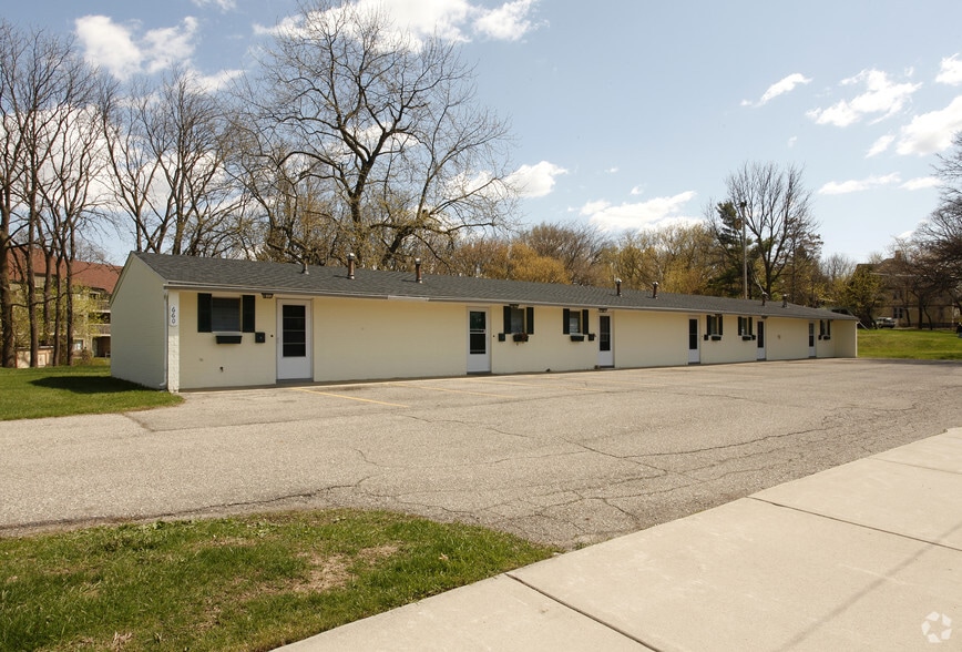 Primary Photo - 660-672 Flint Rd